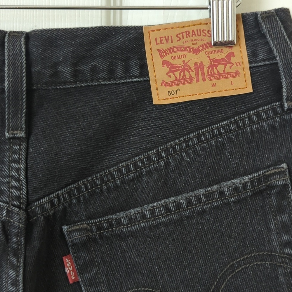 Levi's 501 Classic Distressed High Rise Cut Off Button Fly Jean Shorts Black 29 - Picture 13 of 13